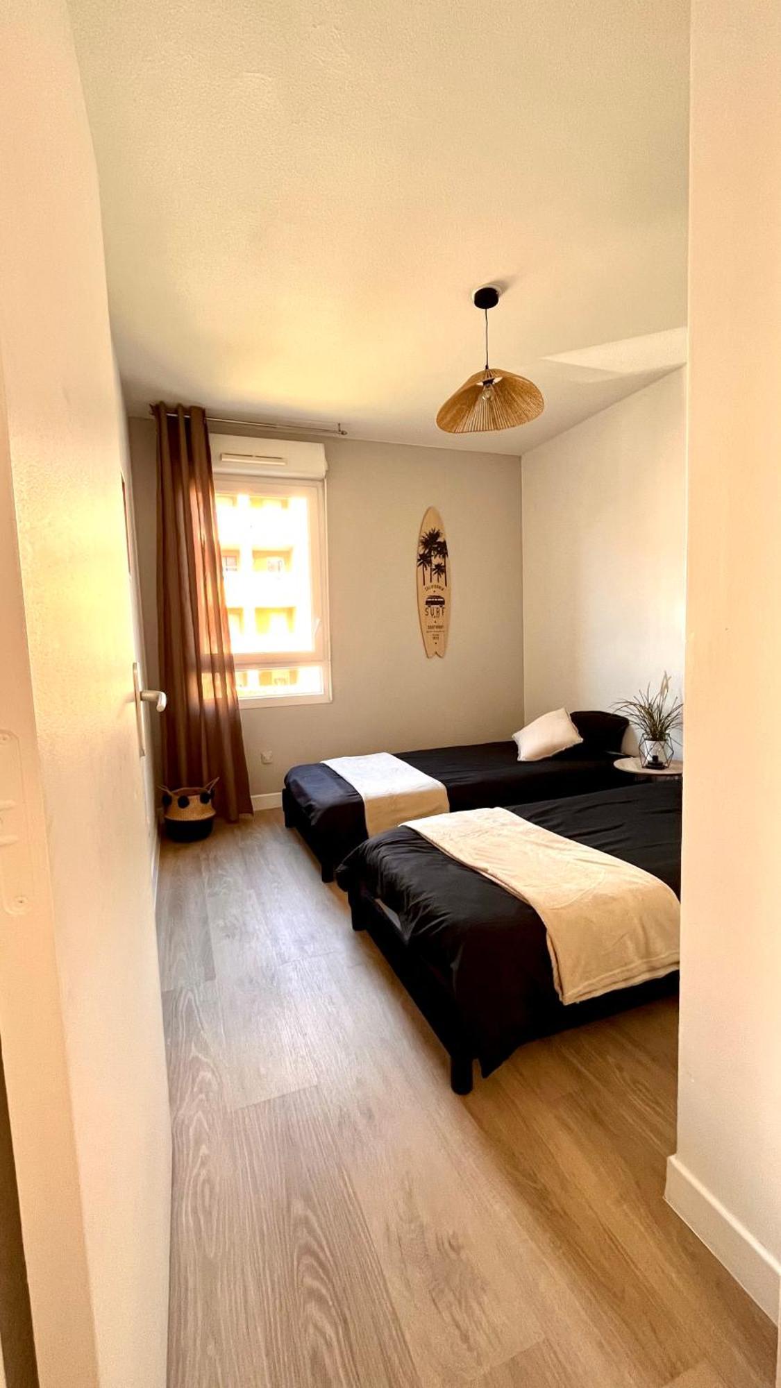 Appartement 2 Chambres Dans Residence Avec Piscine Et Parking La Ciotat Esterno foto
