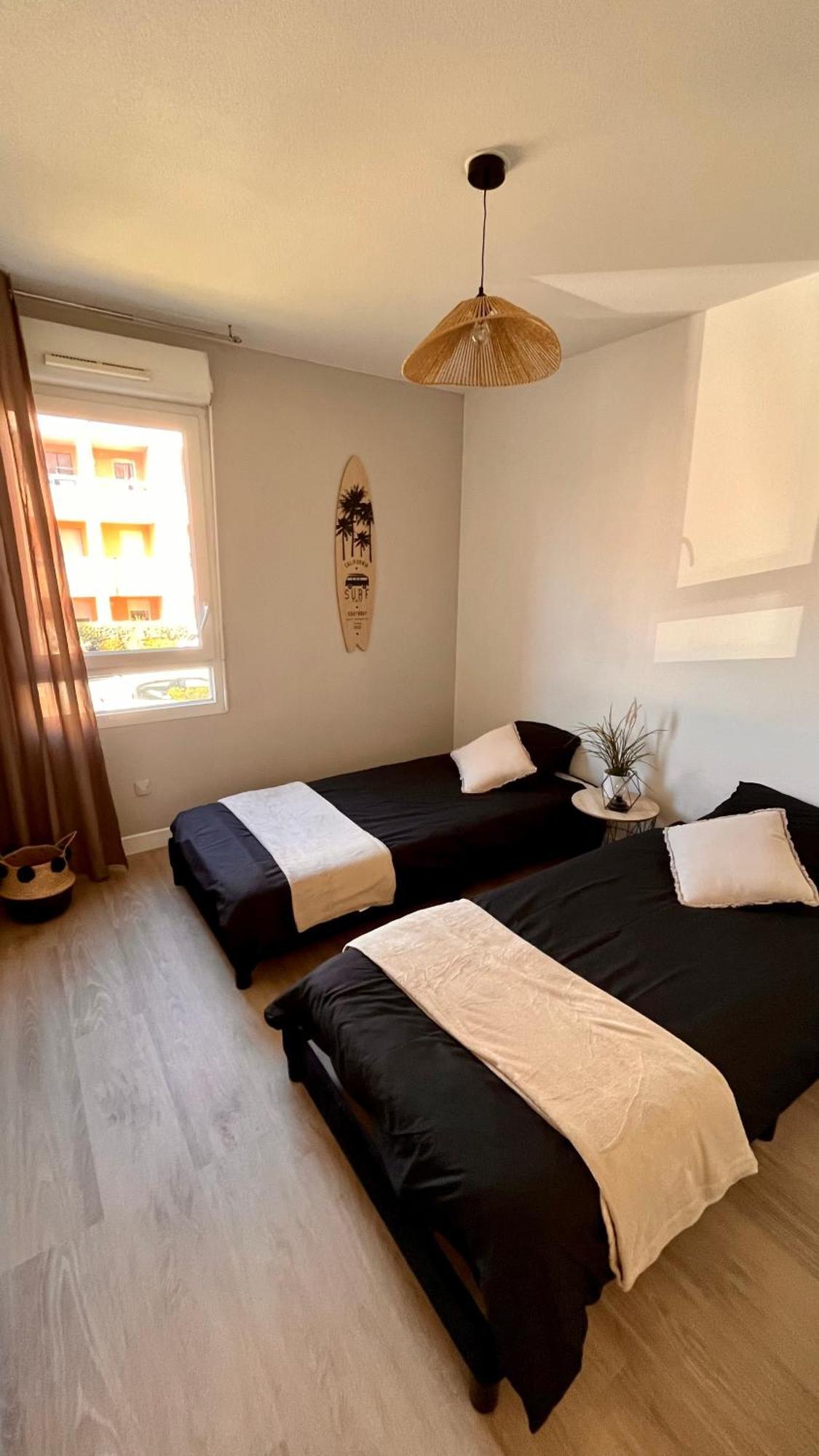 Appartement 2 Chambres Dans Residence Avec Piscine Et Parking La Ciotat Esterno foto
