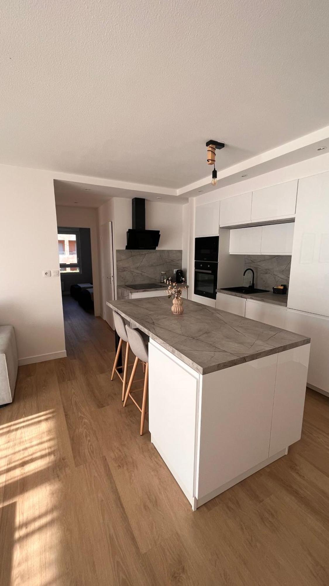 Appartement 2 Chambres Dans Residence Avec Piscine Et Parking La Ciotat Esterno foto