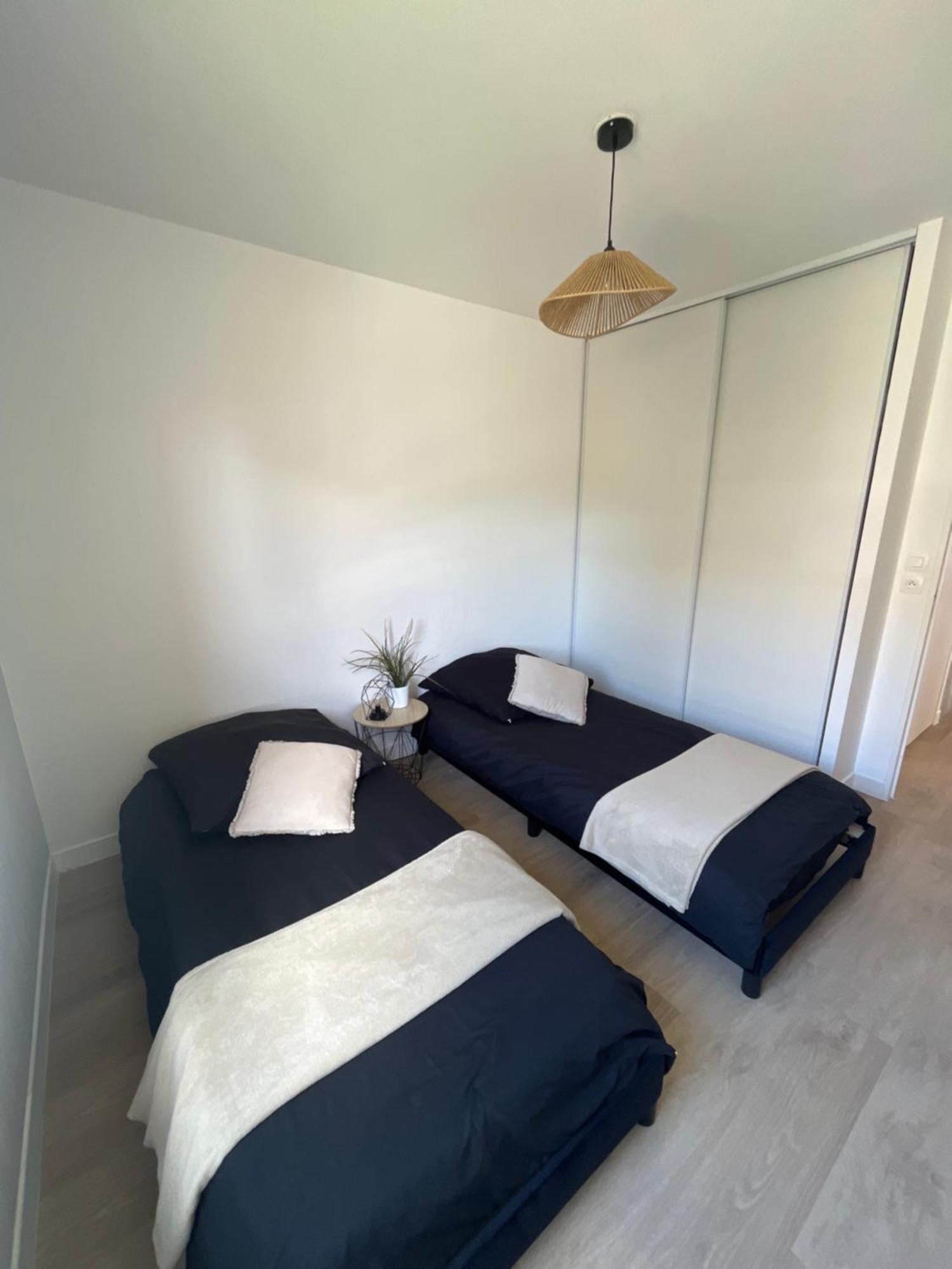 Appartement 2 Chambres Dans Residence Avec Piscine Et Parking La Ciotat Esterno foto