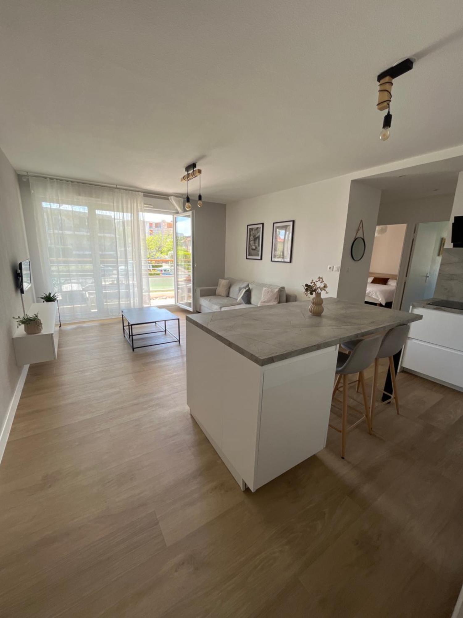 Appartement 2 Chambres Dans Residence Avec Piscine Et Parking La Ciotat Esterno foto