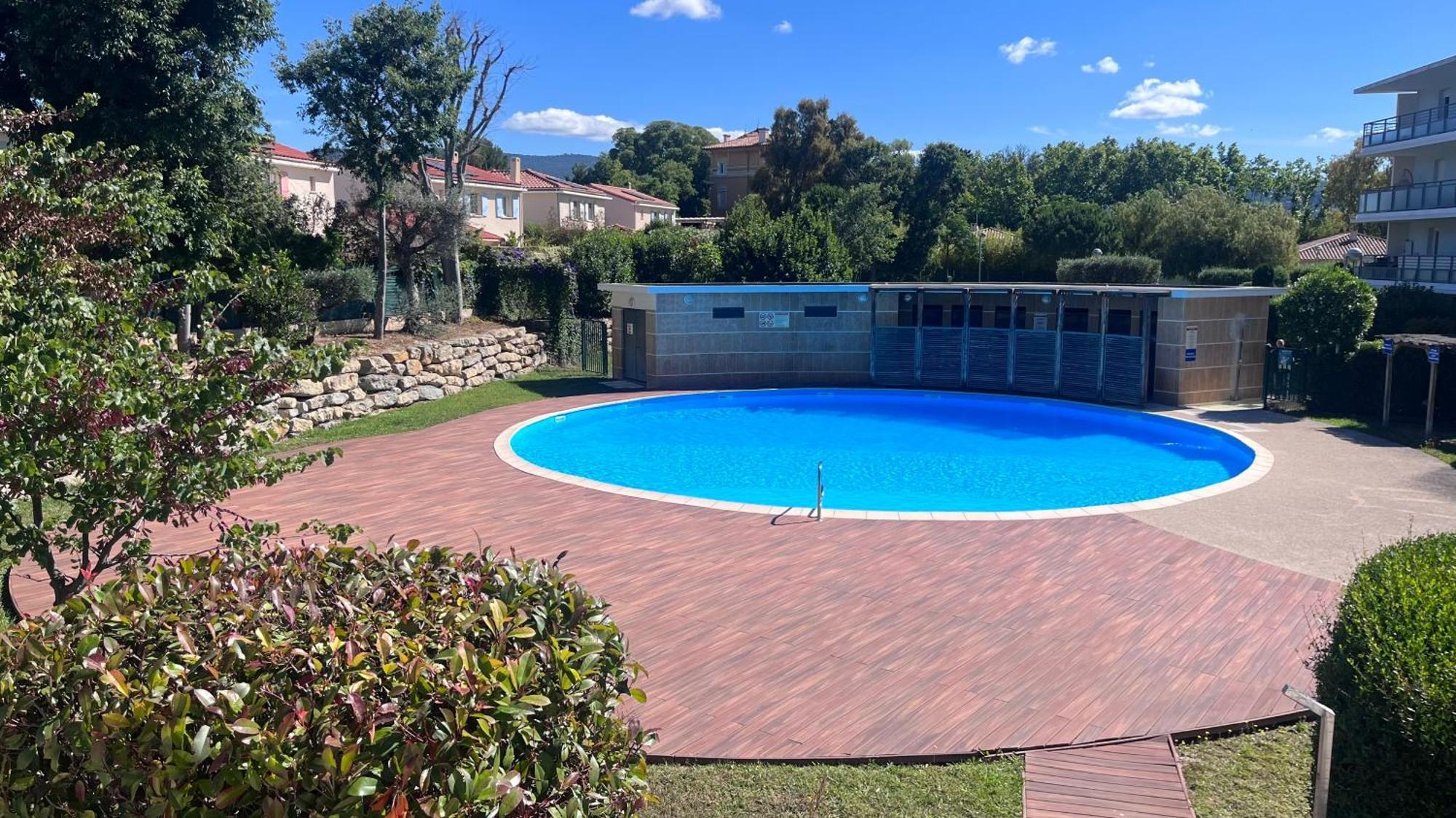 Appartement 2 Chambres Dans Residence Avec Piscine Et Parking La Ciotat Esterno foto