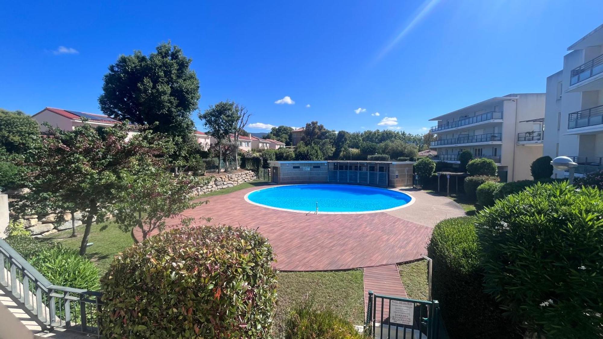 Appartement 2 Chambres Dans Residence Avec Piscine Et Parking La Ciotat Esterno foto